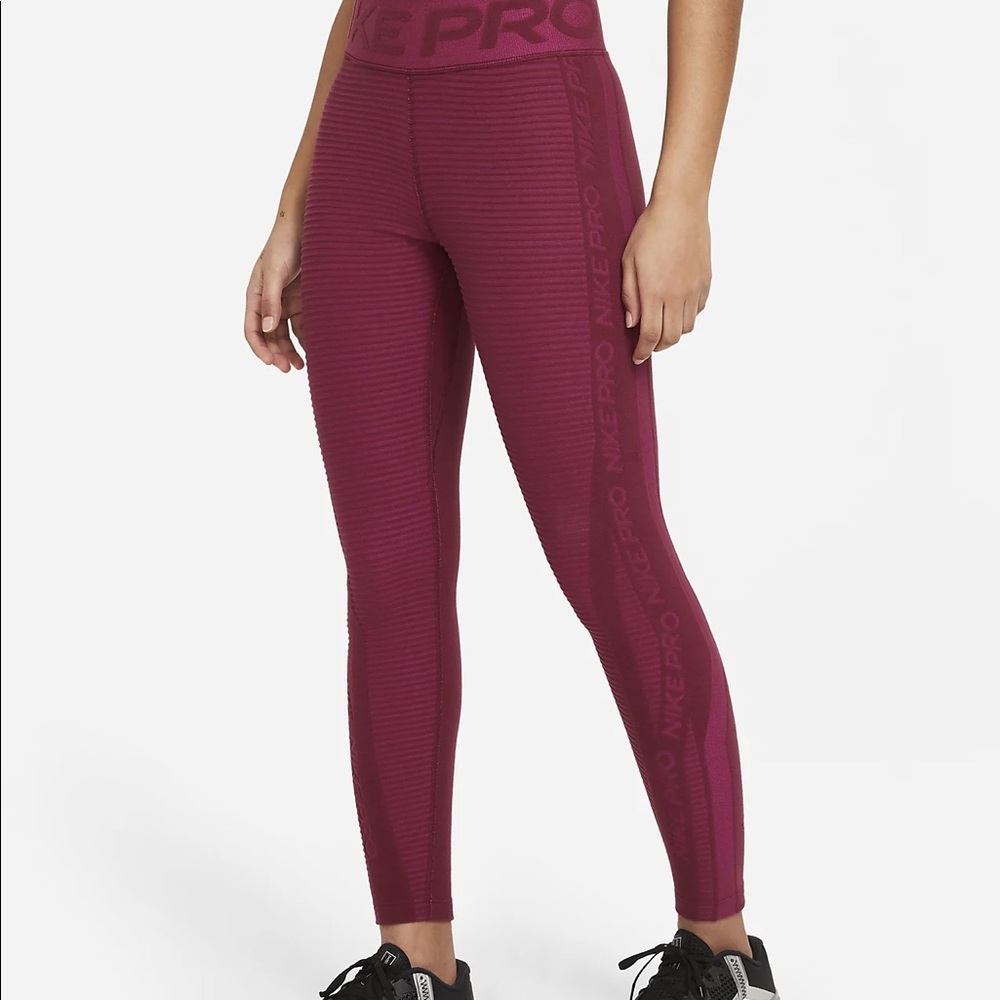 Nike Pro HyperWarm Red Tights Fit